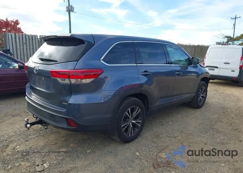 2019 Toyota Highlander Le/Le Plus z USA, uszkodzony, nr VIN 5TDBZRFHXKS927037